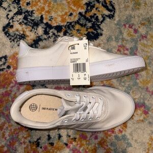 VULC RAID3R SKATEBOARDING SHOES - Adidas white canvas sneakers